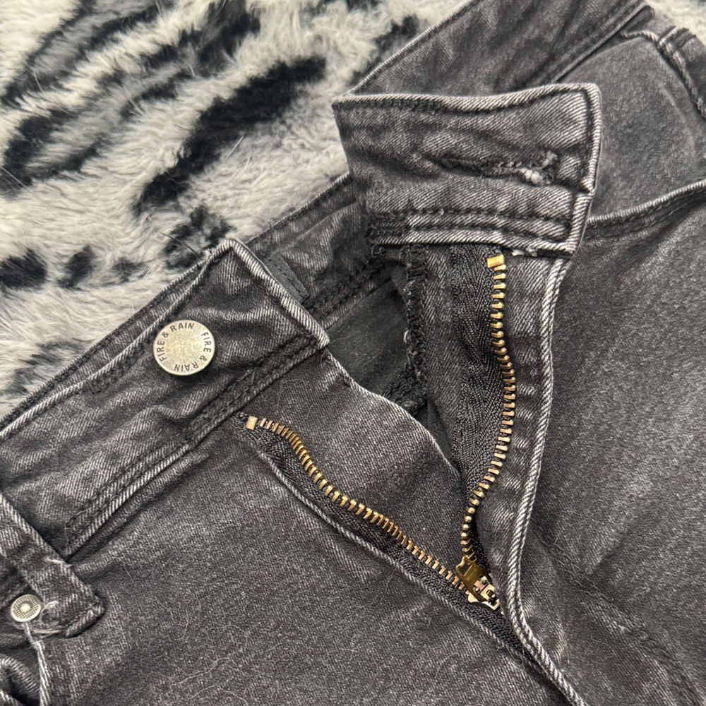 Fire & Rain Stylish Black Distressed Denim Shorts - Picture 5 of 6